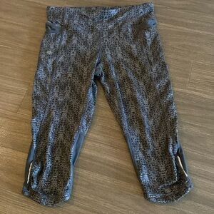 Athleta Cropped Mesh Pockets Active Workout Yoga Leggings